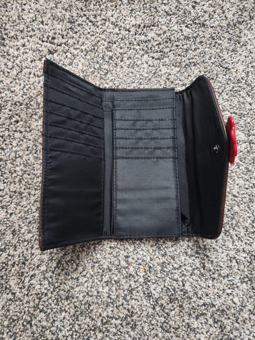 Hogwarts Letter Trifold Wallet - Picture 3 of 3
